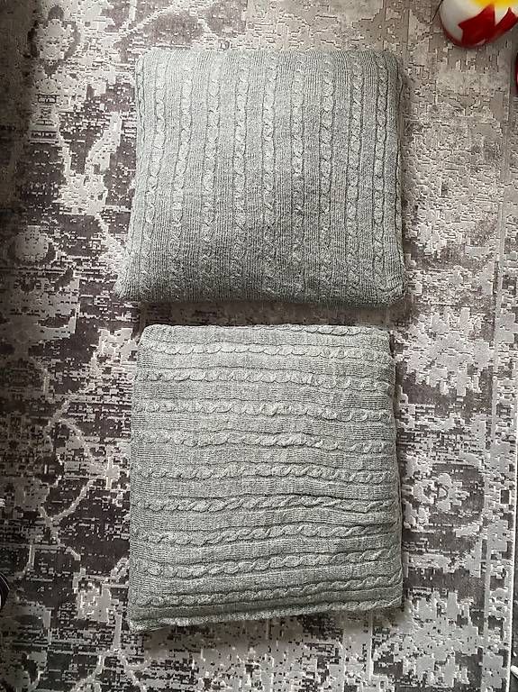 Cuscini: Deux Coussins Gris pour Canapé/Lit – Usato da geneve venduto da cey_5ywd