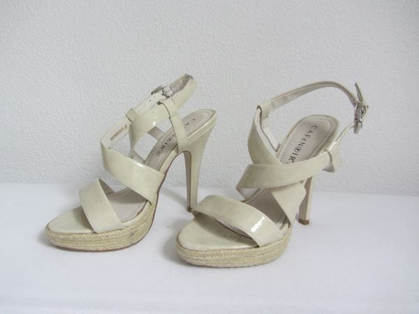 Damenschuhe: CAFE NOIR - Sandalette crème 35 – Gebraucht aus Zürich von Diazaio