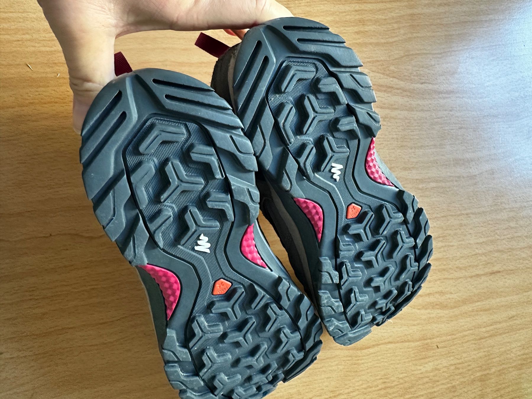 Scarpe da donna: Queschua Wanderschuhe, Einlegesohlenlänge 25cm – Usato da Au ZH venduto da fortschreiter 2