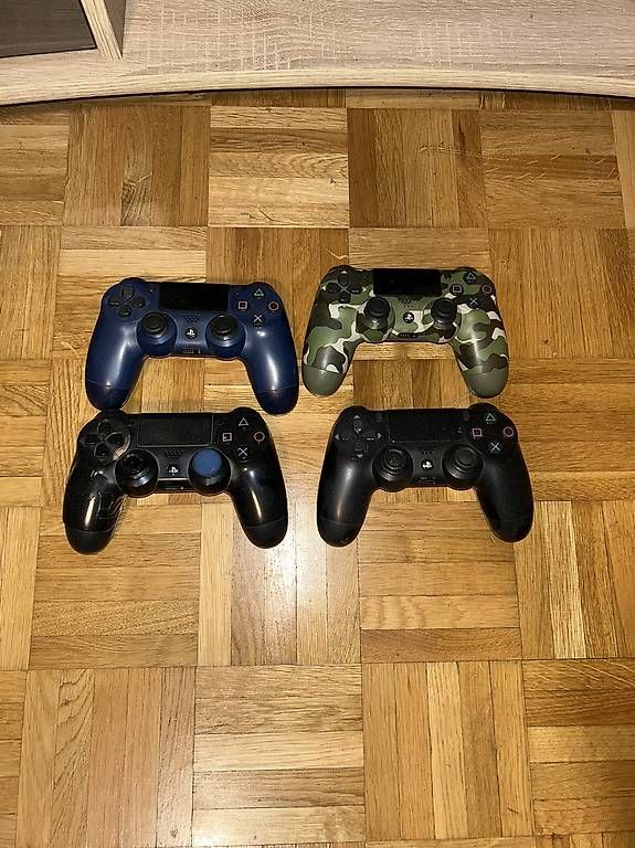 Sony Console: PS4 + jeux + 4 manettes – Usato da Bulle venduto da mkg_n9kw 2