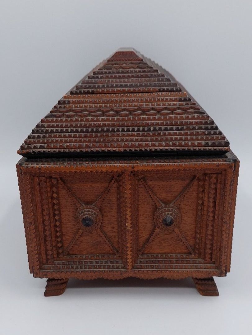 Cassapanche: Prächtige Tramp Art Schatulle Box – Usato da Dielsdorf venduto da anabur 1