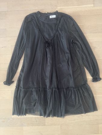 Festliches Kleid mit Glitzerpunkten