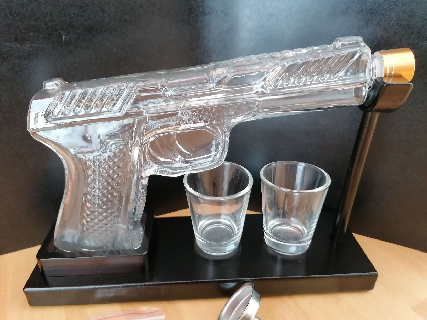 Schweizer Armee Stichwaffen: Originelle Whisky Schnaps Likör Flasche Form einer Pistole – Neu und originalverpackt aus Pfäfers von Padj 1