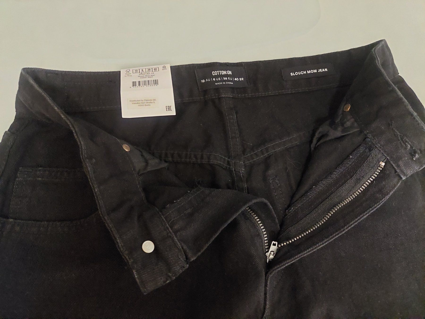 Jeans: schwarze Jeans👖Hose – Usato da Unterbäch VS venduto da Nifadi