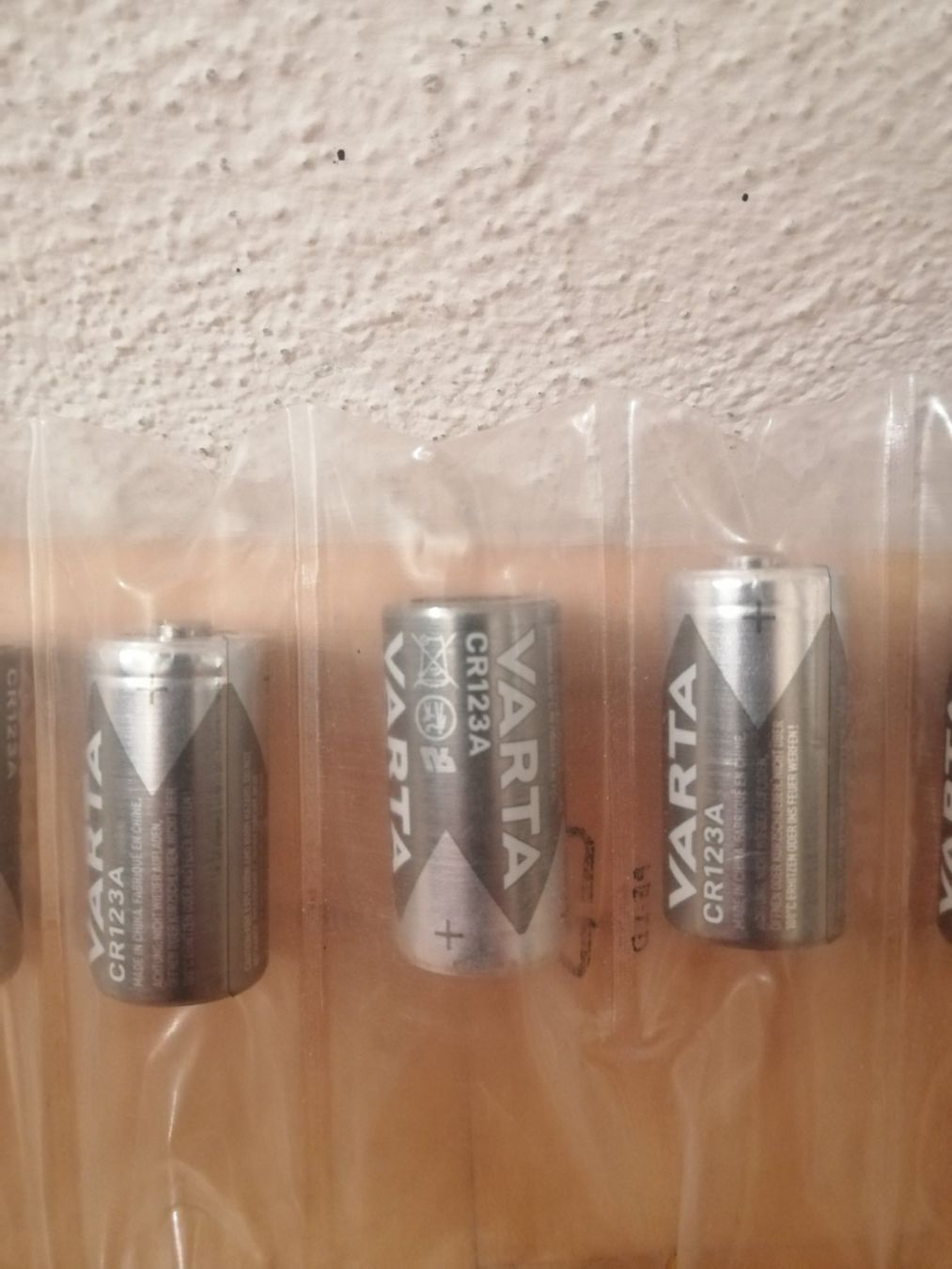 Varta Caricatori & Batterie: VARTA CR123A LITHIUM ×10 – Nuovo e nell'imballaggio originale da Bern venduto da jacoposcacchi
