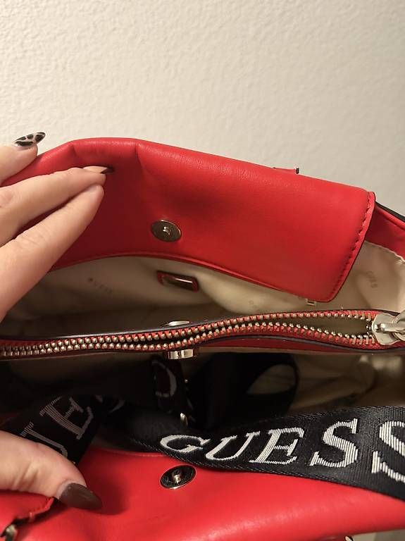 Taschen für Damen: Guess Tasche – Gebraucht aus Bülach von ade_h776 1