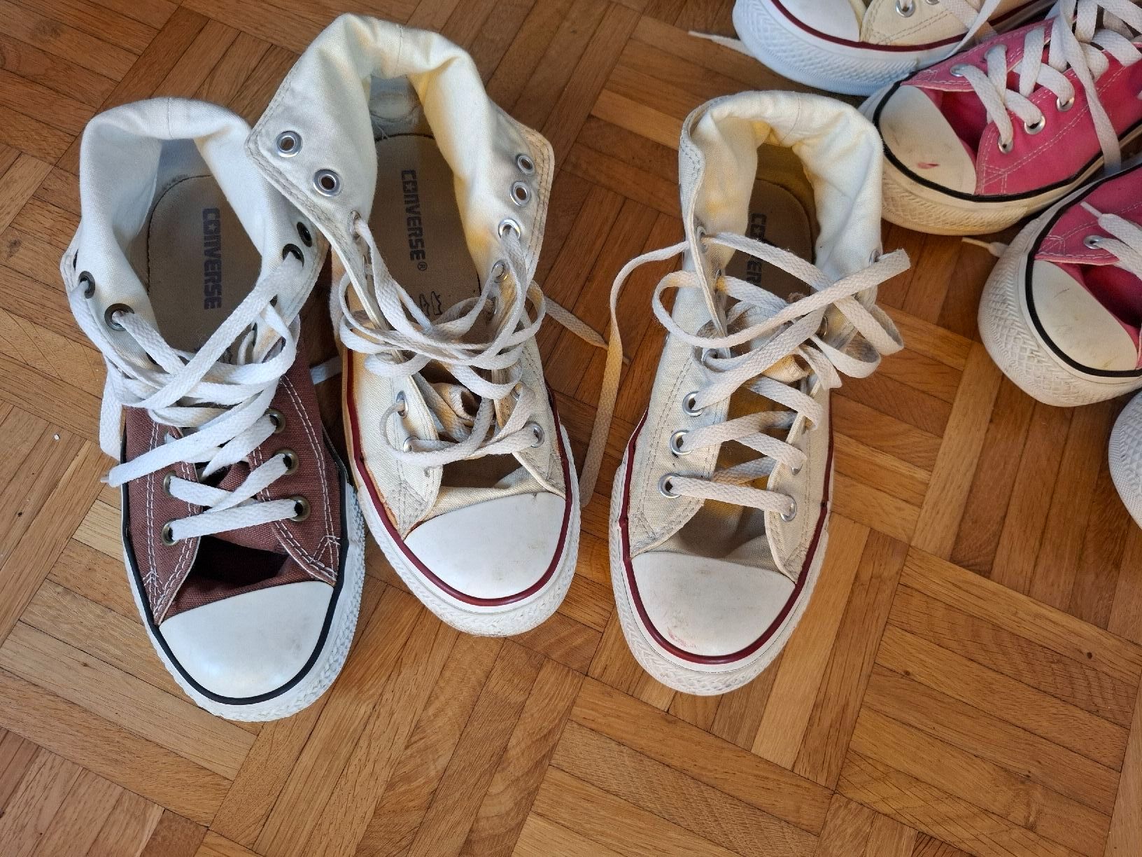 Converse Herrenschuhe: Lot de 5 x Converse taille 7 / 40 *** TOP *** – Gebraucht aus Moutier von Carambaaa 7