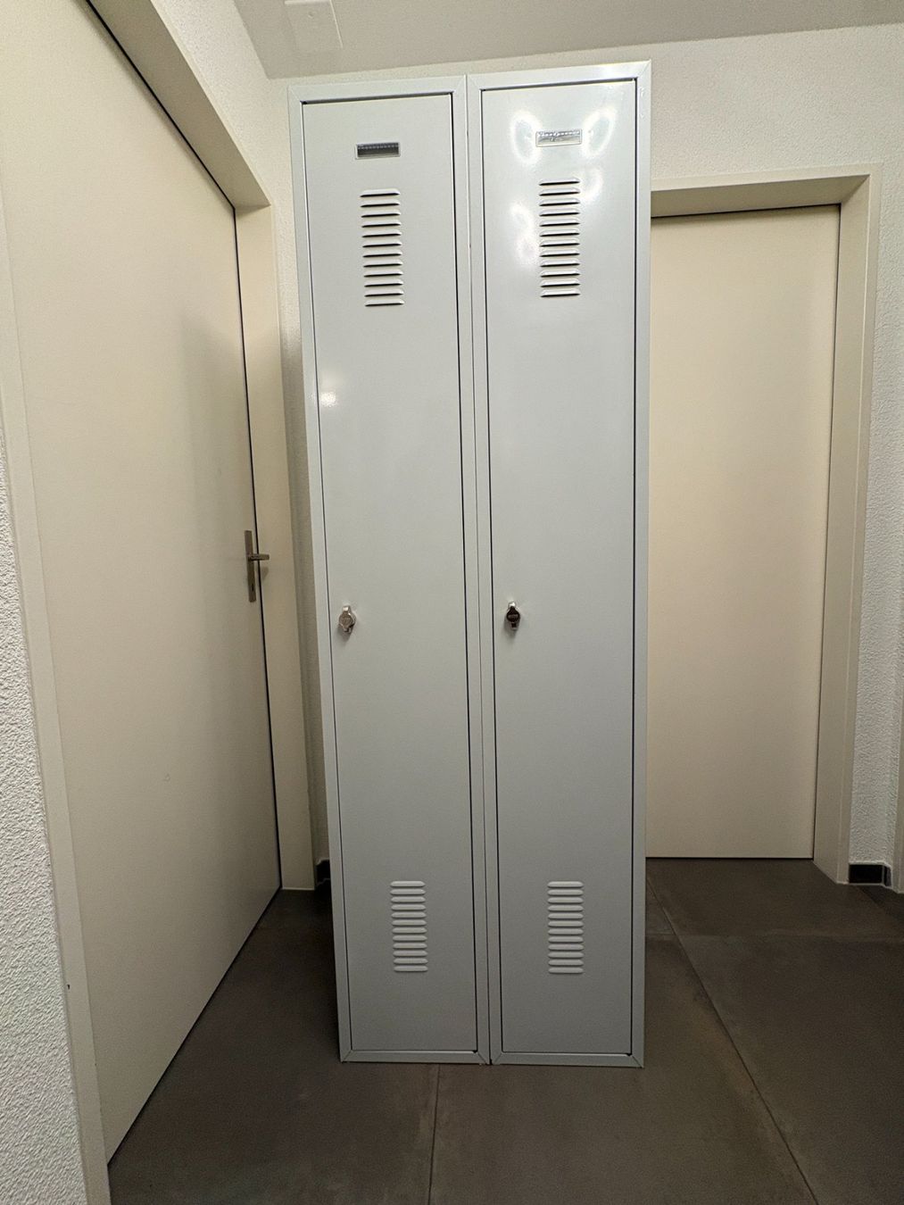 Porte manteau: Garderobenspinde Metall – D'occasion à Liestal par Previa3