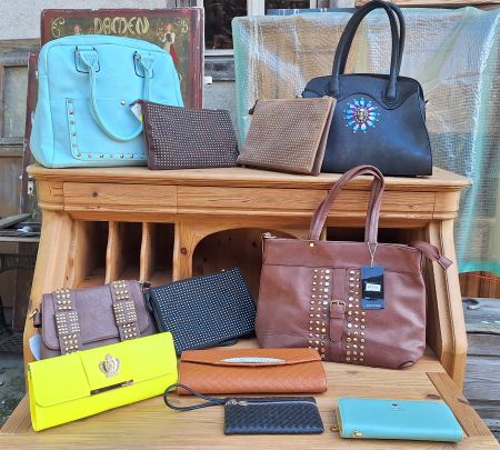 Damen Handtaschen, diverse Grössen.