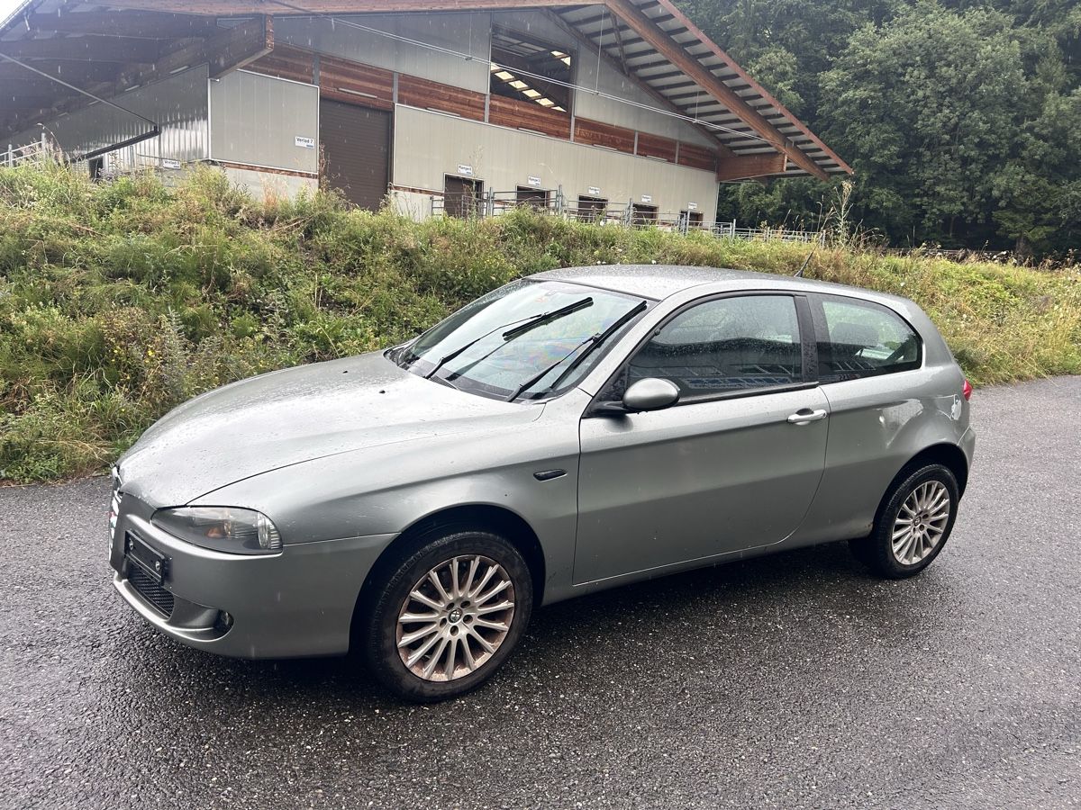 Alfa Romeo Automobili: Alfa Romeo 147 1.6 – Usato da Mülenen venduto da Jetmir019 4