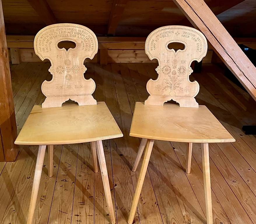 Stühle: ZWEI WUNDERSCHÖNE STABELLEN – Gebraucht aus Thun von amaretti25 2