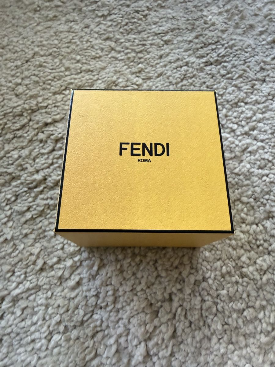 Fendi Ohrringe & -stecker: Fendi Earcuff – Neu und originalverpackt aus Basel von van_hy8f 4
