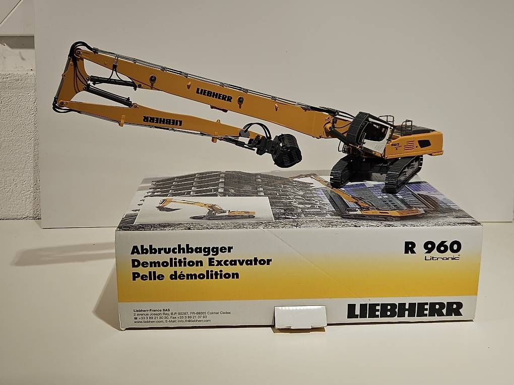 Kits de montage: LIEBHERR R960 Demolition1:50 – D'occasion à Wittenbach par r_e_d87p 2