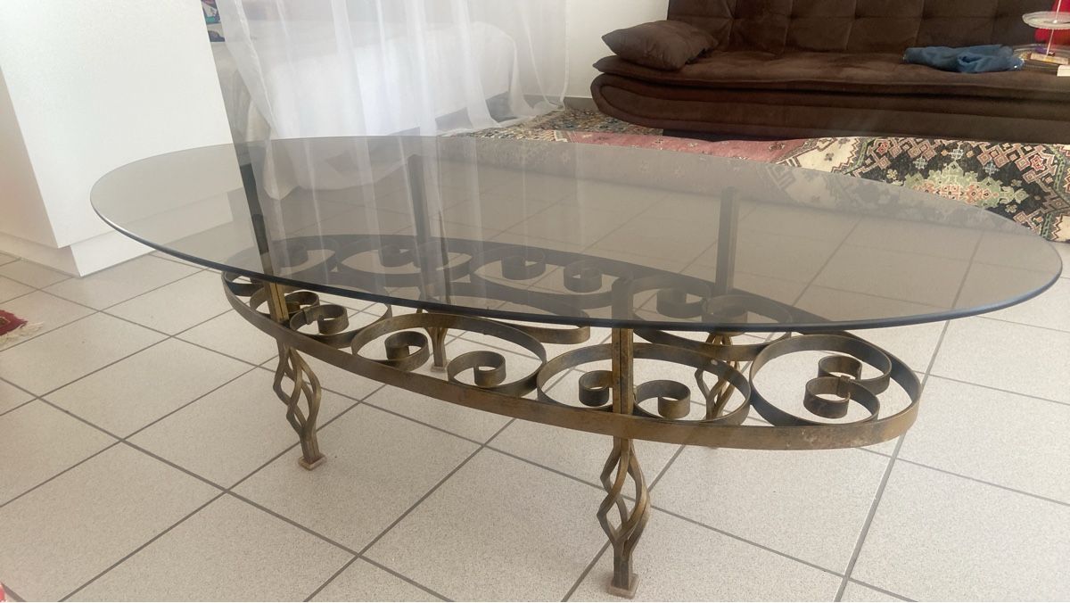 Tavoli: Glastisch mit Schmiedeisengeatell oval gut erhalten – Usato da Wangen an der Aare venduto da Thedog