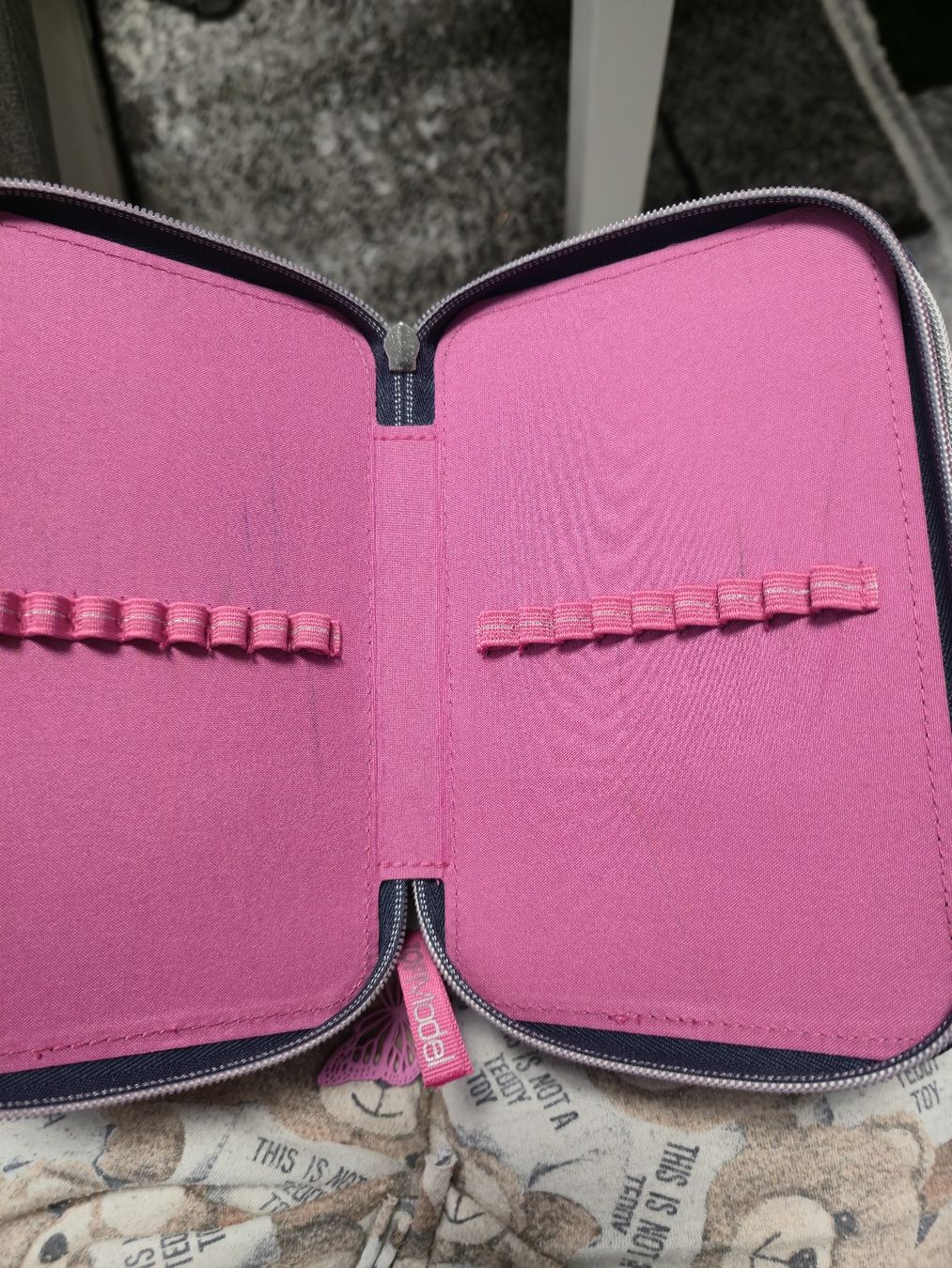 Astucci : Mäppchen Pink Stifteetui Federmappe mit Reissverschluss – Usato da Ehrendingen venduto da Ince2016 2