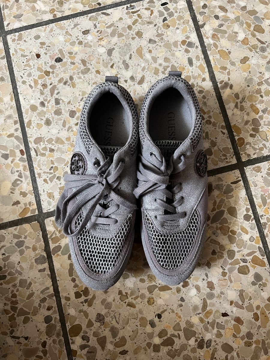 Scarpe da donna: Guess Sneaker Gr. 39, Grau, Glitzer – Usato da Bad Zurzach venduto da Heugumper7 5