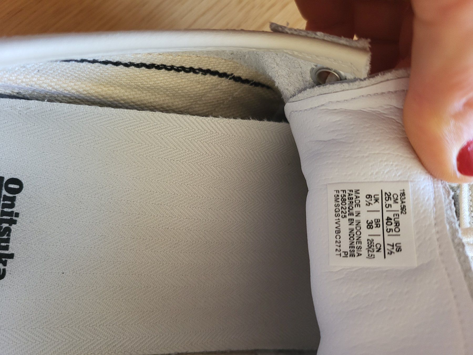 Onitsuka Scarpe da uomo: Onitsuka Tiger 40.5 Beige mit silbernen Streifen – Usato da Luzern venduto da Piparkakku 5
