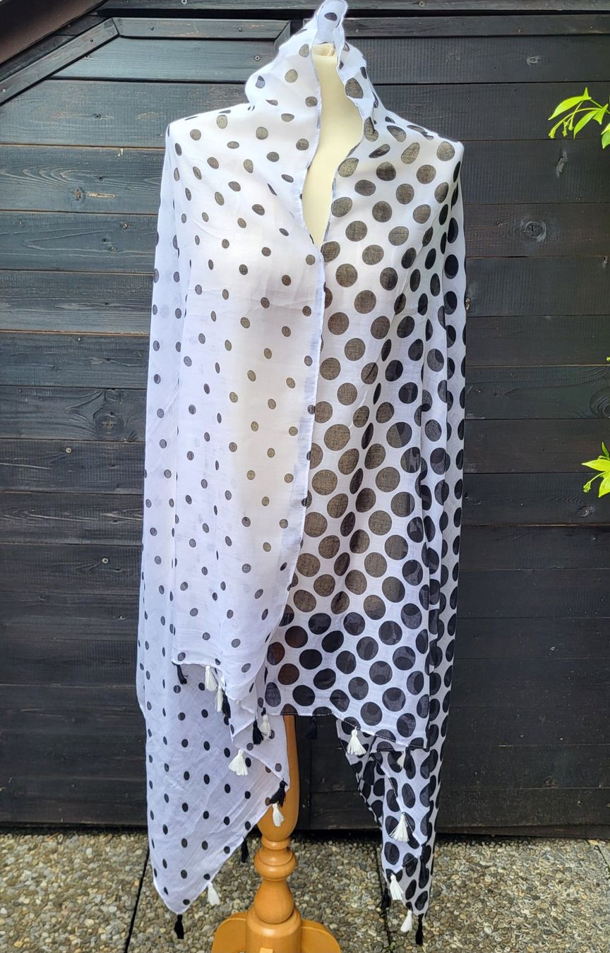 Foulard & Sciarpe: Châle 100% viscose – Nuovo e nell'imballaggio originale da Fribourg venduto da VictoriaShop7