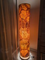 Design-Stehlampe / Säulenlampe mit echten Blättern – Unikat