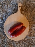 Heute gibts Sevelats auf einem Holzbrettchen im Puppenhaus