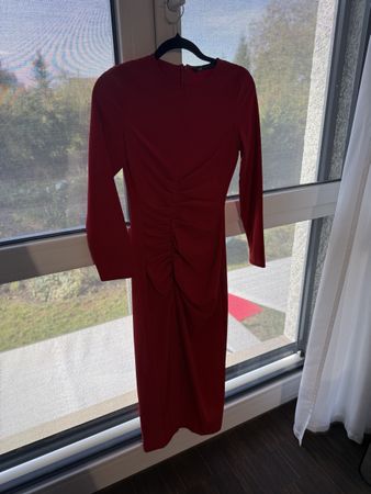 Zara Kleid rot langärmlig mit Raffung guter Zustand