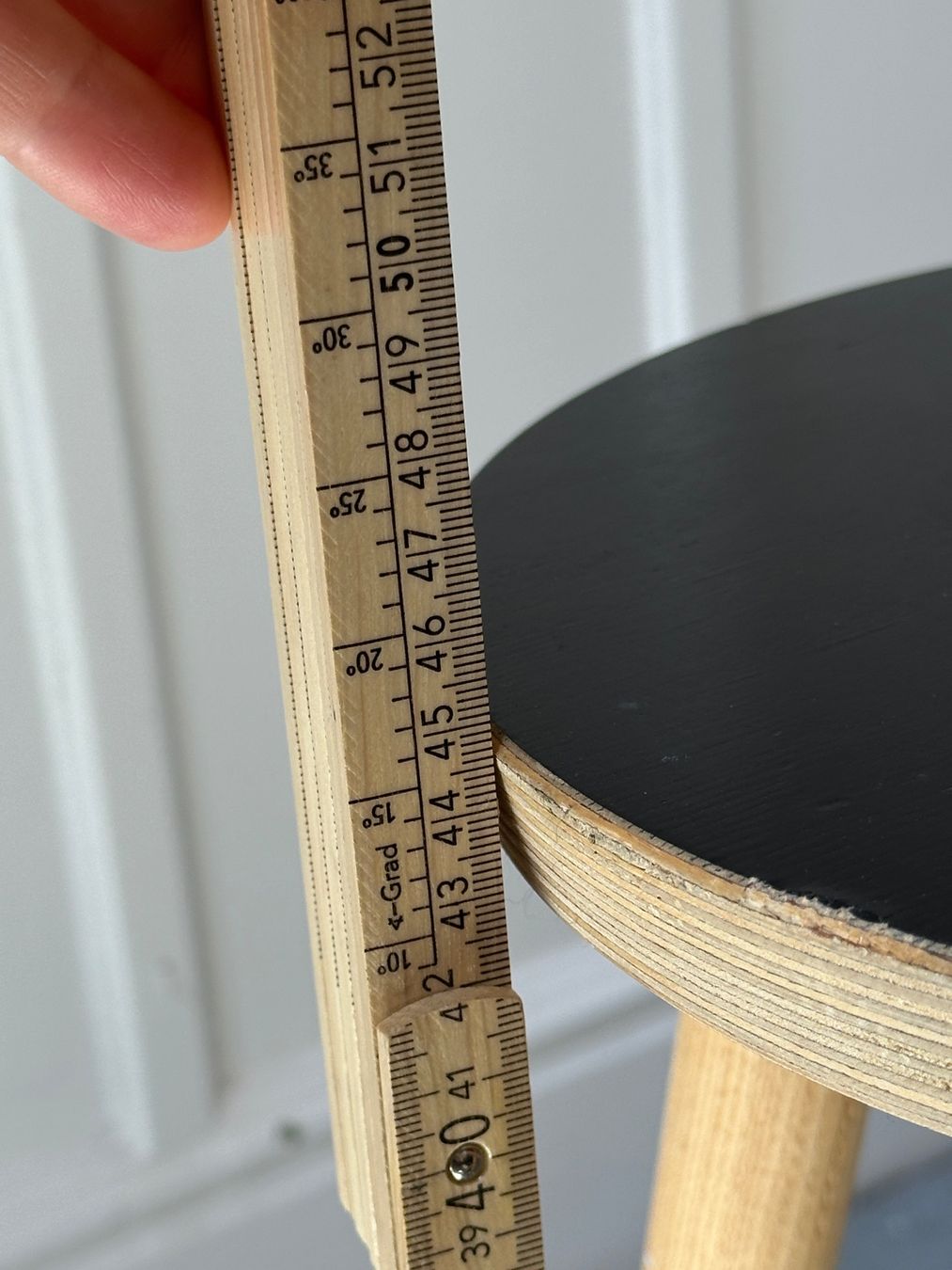 Hocker: Hocker "griffbereit" – FEINSERIE, Holzhocker – Gebraucht aus Basel von Trip_7 4
