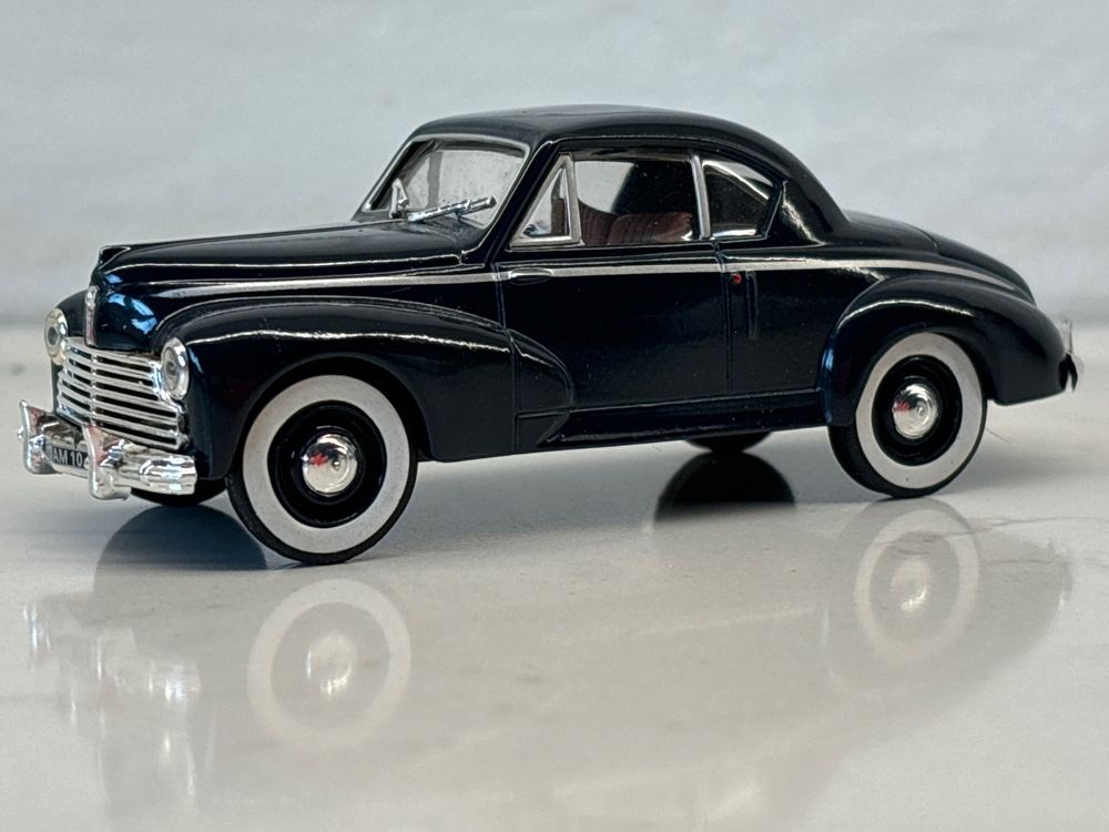NOREV 1/87 1955 Peugeot 203 (Gris