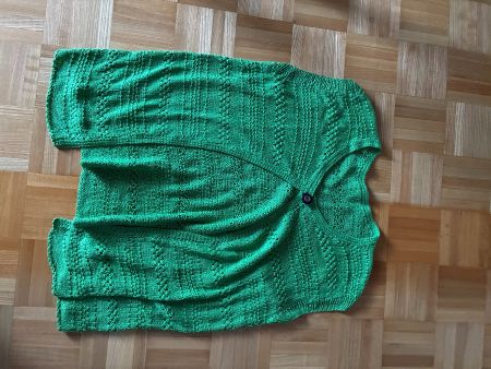 Strickweste grün mit einem Knopf gebraucht guter Zustand