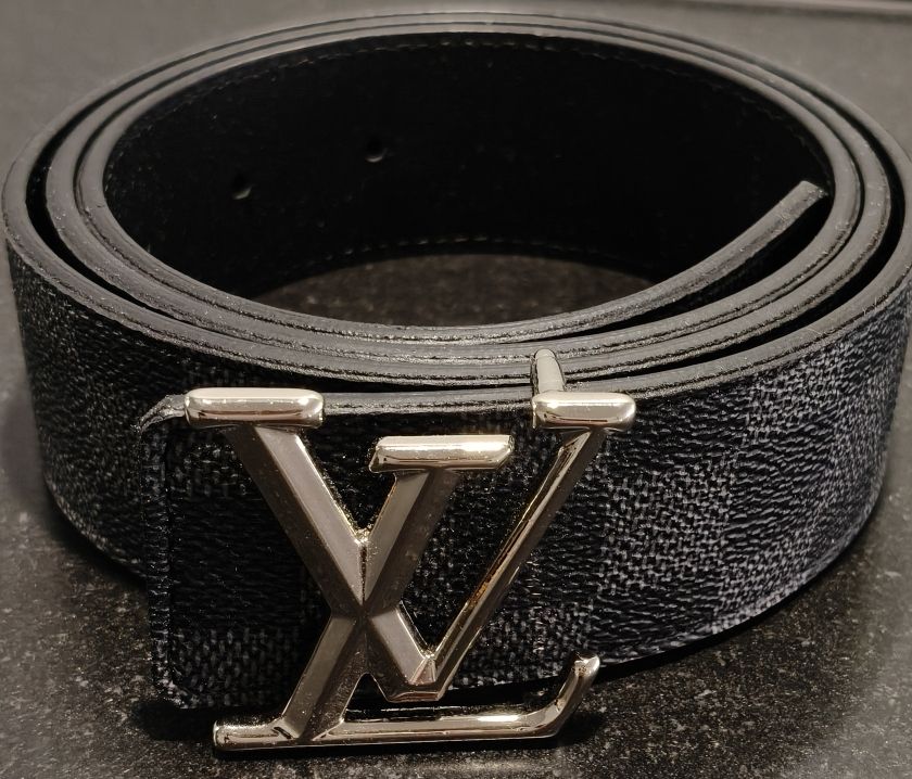 Louis Vuitton Cinture: Louis Vuitton Gürtel – Nuovo (secondo la descrizione) da Liebefeld venduto da ang_2hq8