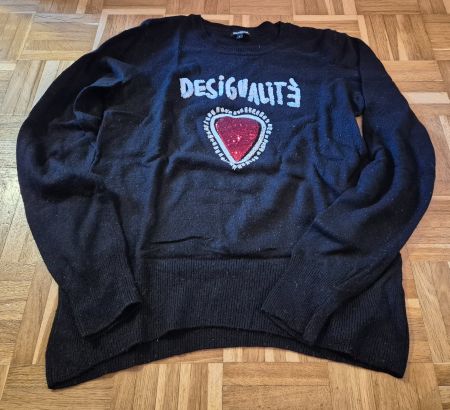 Schwarzer Desigual Pullover mit Herz - Grösse S