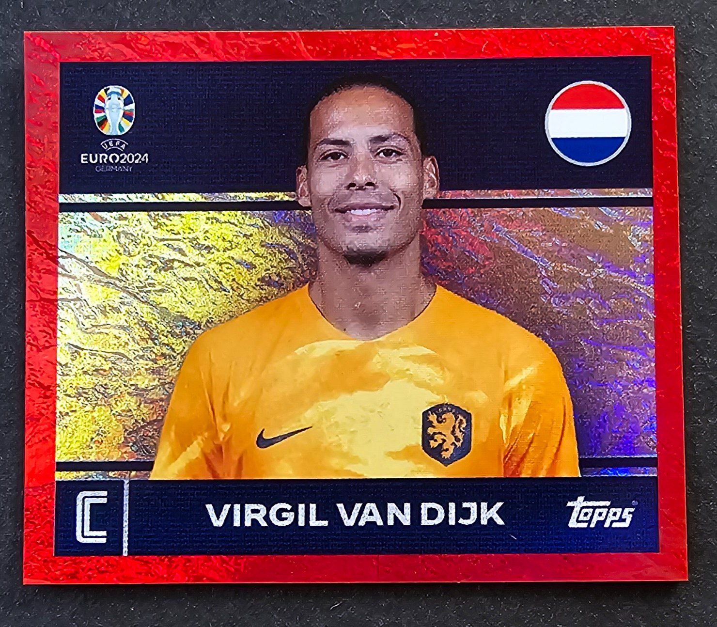Topps Carte collezionabili: Topps EM 2024--NED 2 "Metallic" – Nuovo e nell'imballaggio originale da Hittnau venduto da stamps_and_coins
