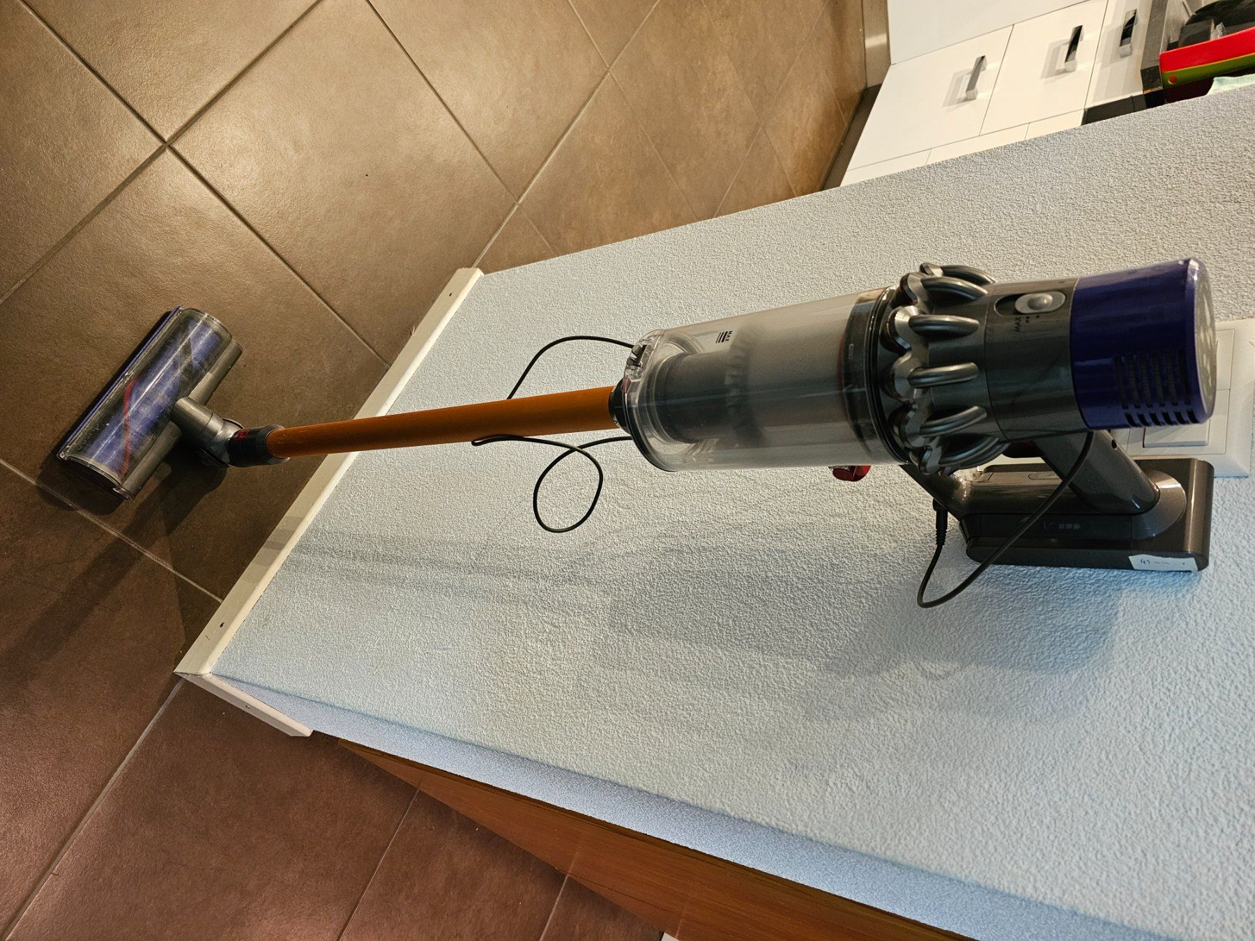 Dyson Aspirapolveri & Accessori: Aspirateur Dyson V10 – Usato da Bulle venduto da Arushamalit 1