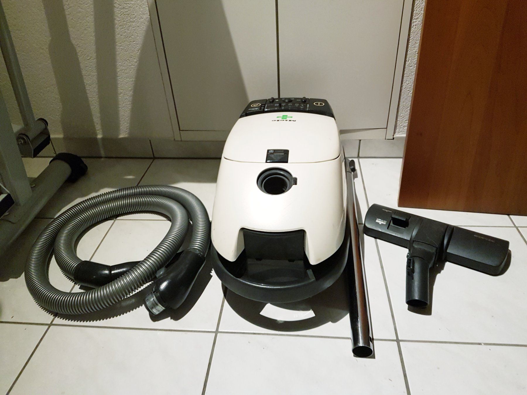 Miele Aspirapolveri & Accessori: Miele Medicair Staubsauger – Usato da Wallisellen venduto da Swissline11