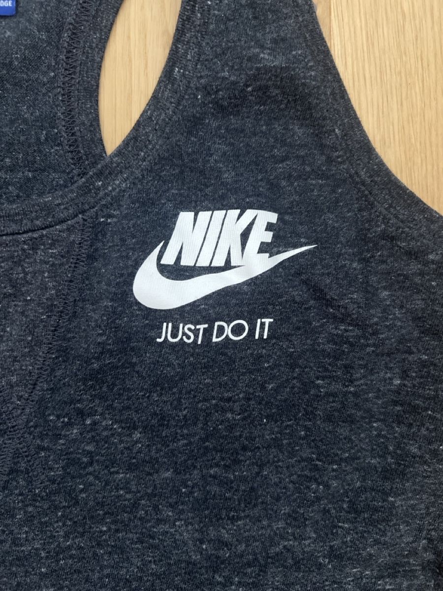 Nike Top: Nike Top Damen Grösse S Dunkelgrau meliert – Usato da Recherswil venduto da ch0_y9gb 2