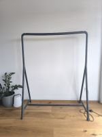 Penderie sur pied en plastique - Rangement pratique!