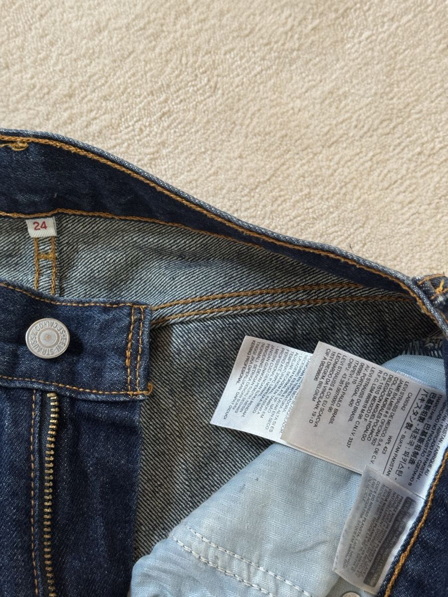 Levi's Jeans: Gorgeous Classic Levis boot cut Dark Denim 24 – Nuovo (secondo la descrizione) da Zürich venduto da Helen-gd 3