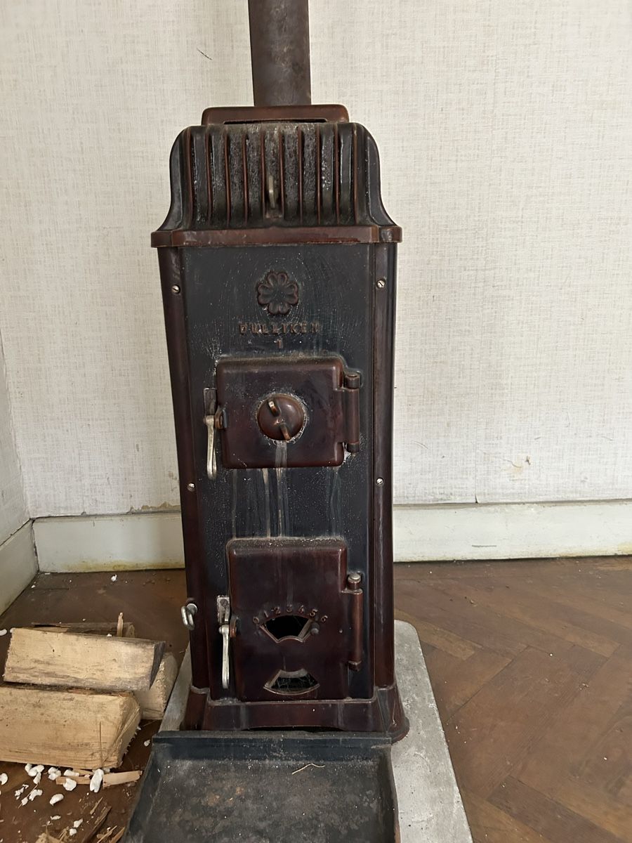Stufe caminetto: Vintage Fourneau à bois Dulliken 1 – Usato da Montsevelier venduto da Batson