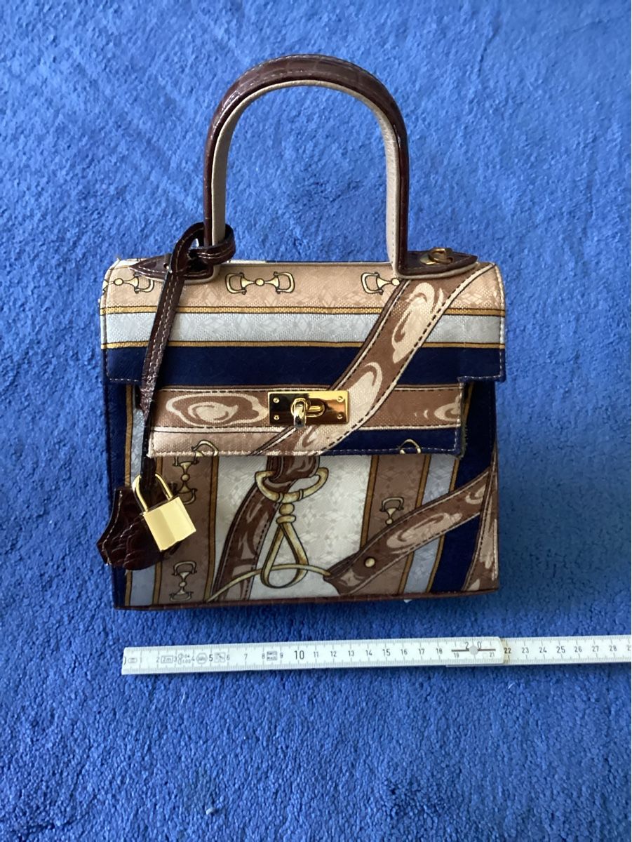 Borse da donna: Sac, beige et bleu marin – Nuovo (secondo la descrizione) da Le Landeron venduto da ArianeNi