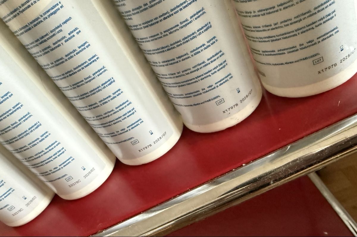 Altro in Cosmetici & Cura: 5 X 360 ml AQUA BALANCE all-in-one-solution. NP 77.50.- – Nuovo e nell'imballaggio originale da Bern venduto da Breitfeld 1