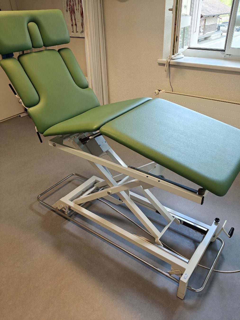 Lettini & sedie per cosmetici: Massageliege elektrisch – Usato da Finsterhennen venduto da vespa019 1