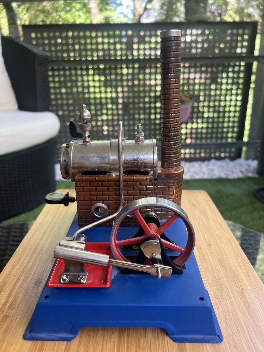 Wilesco Kit di modellismo & Modellini statici: Wilesco D6 Dampfmaschine – Usato da Gossau ZH venduto da SwissFinds7