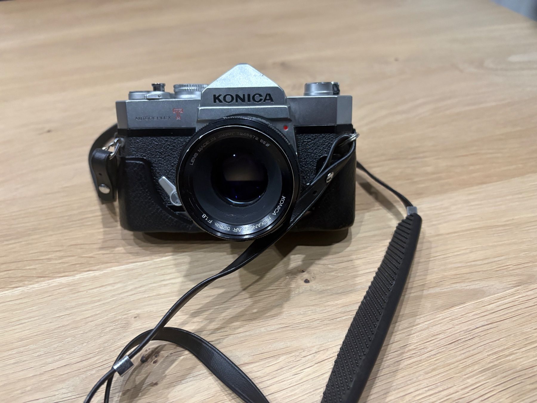 Konica Kamera: KONICA AUTOREFLEX T Analog Camara + Objektiv – Defekt aus Lausen von sen_jm7c