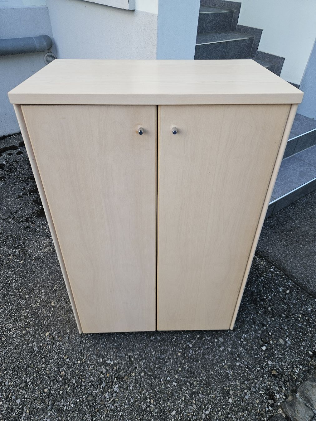 Schränke: Schöne s massives Möbel – Gebraucht aus Bellach von mas_hqw8