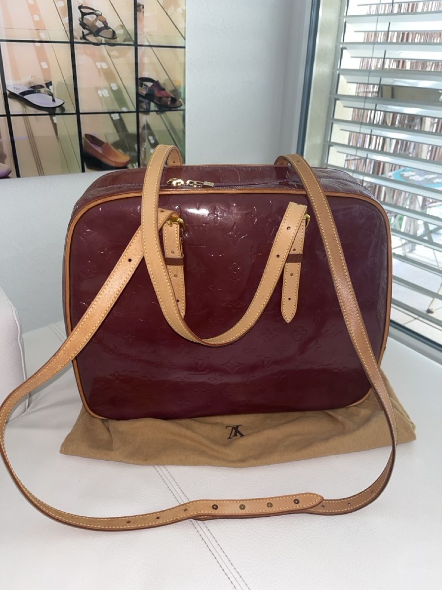 Louis Vuitton Taschen: Louis Vuitton Sutton GM cuir empreinte bordeaux – Gebraucht aus Sugiez von Vuitton_for_life