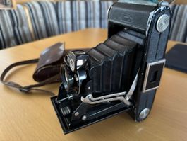 Antike Kamera Zeiss Ikon mit Tasche und Trageriemen