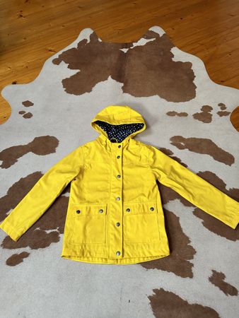 Schöne Regenjacke mit schönem Innenfutter / Grösse 122/128