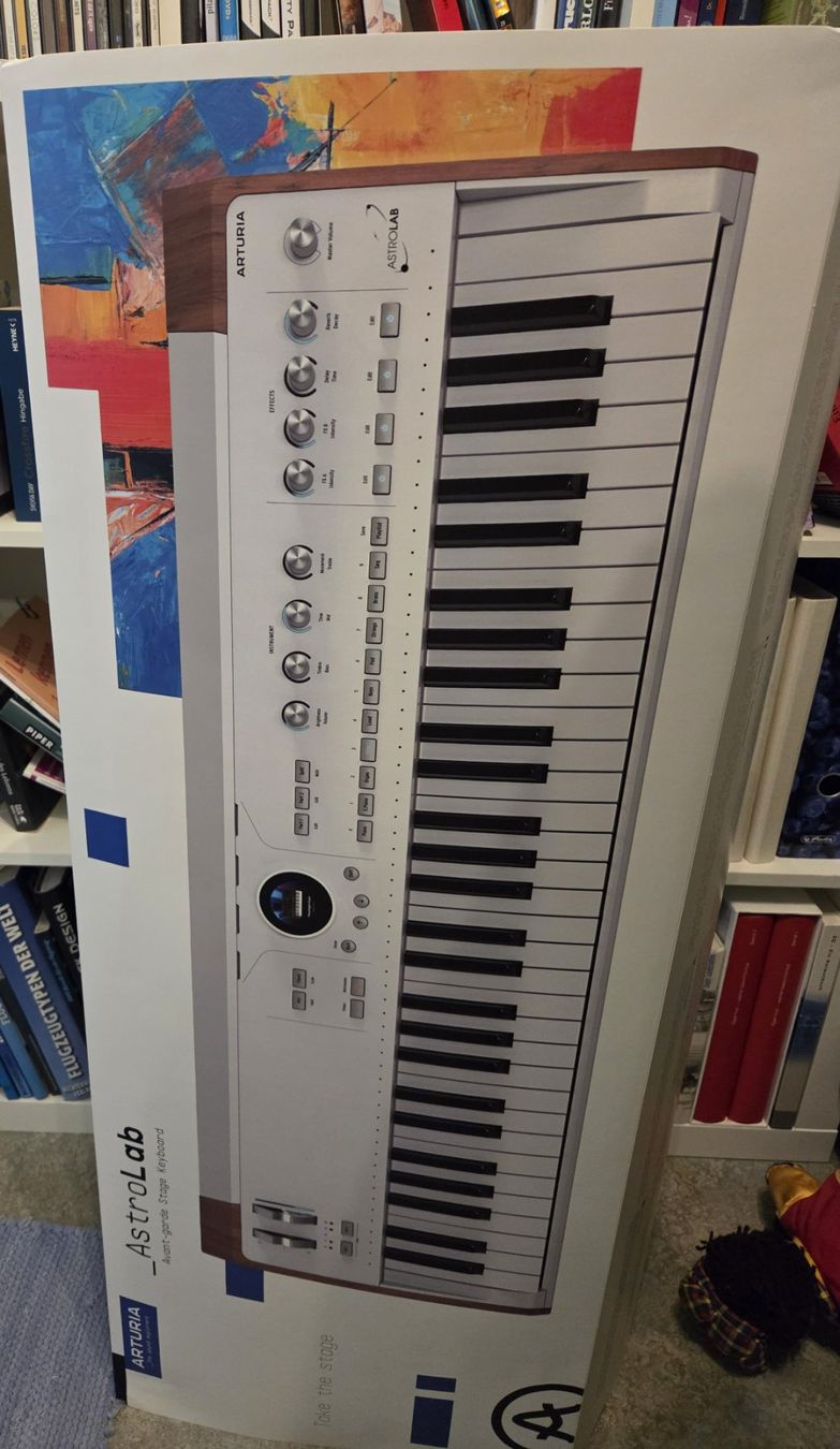 Arturia Strumenti musicali: Arturia AstroLab 61 Keyboard mit Holzständer – Usato da Wegenstetten venduto da nahtwahtori 2