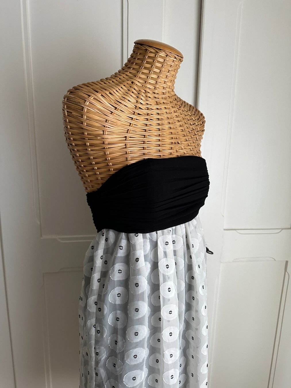 Zara Vestiti: ZARA - Bustier-Kleid schwarz-weiss XS – Usato da Zürich venduto da Diazaio 1