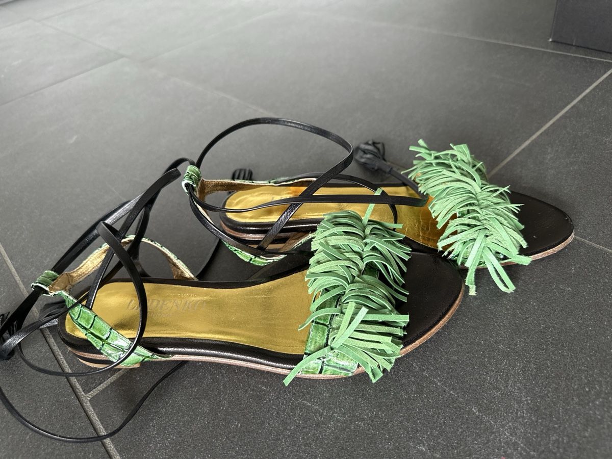 Scarpe da donna: Ledenko Handmade Sandalen, Gr. 38, Leder Fransen Optik – Usato da Dättlikon venduto da Katalone 1
