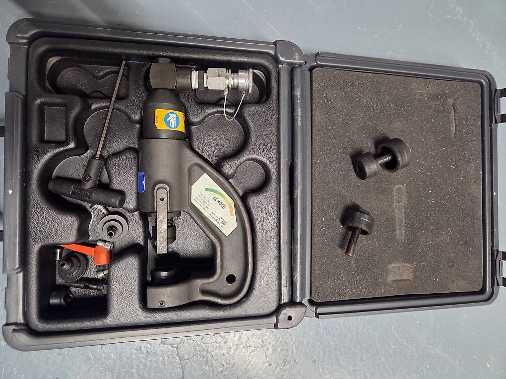 Tutti gli attrezzi: Hydraulik lochstanze – Usato da Hüttikon venduto da Roko83